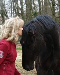 Corinne Angoulvent et son cheval association les chiens de justice